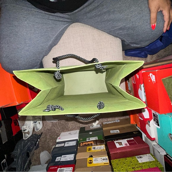 Gucci Green Embossed Shopping Bag - Picture 6 of 6